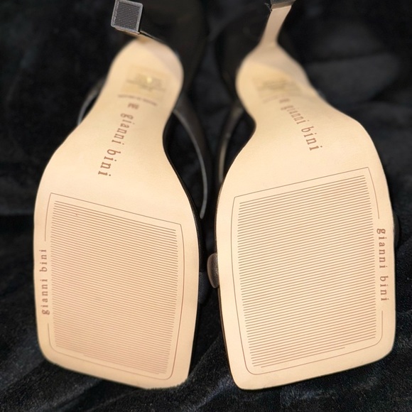 Gianni Bini Black Square Toe Sandals with V-Strap - Picture 6 of 11